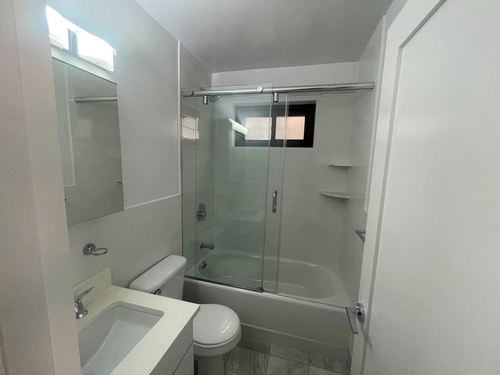 2 Bedroom in Upper East Side - Photo 8