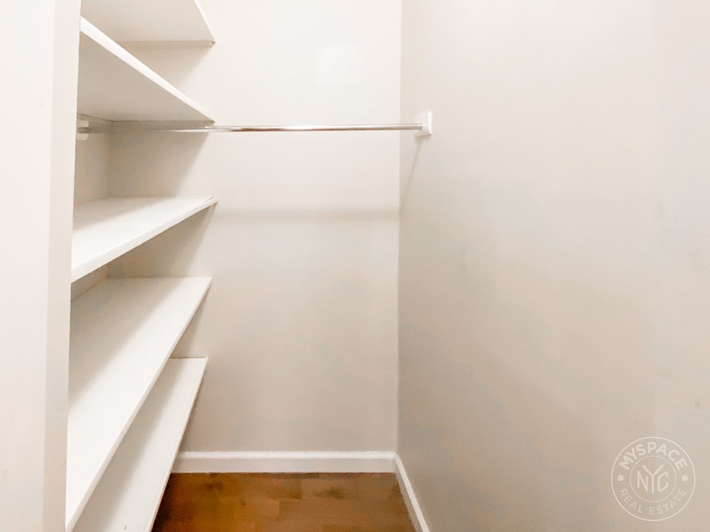 240 Crown Street - Photo 5