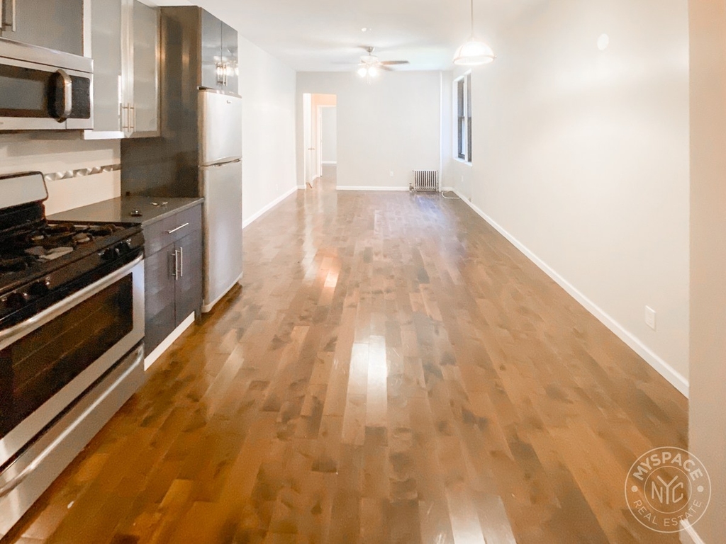 240 Crown Street - Photo 0