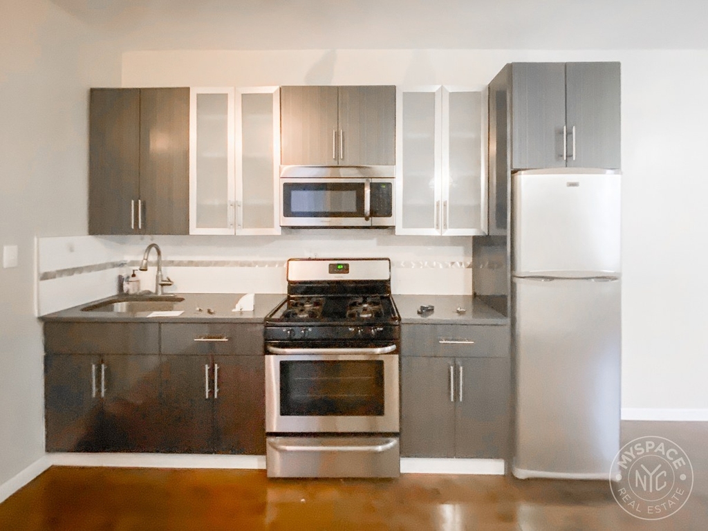 240 Crown Street - Photo 2