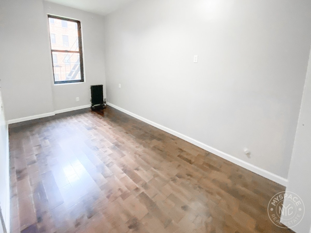 240 Crown Street - Photo 3