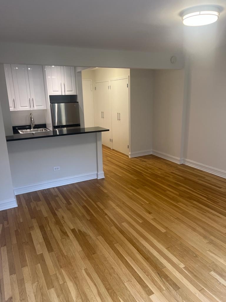 West 16th Street - Photo 4