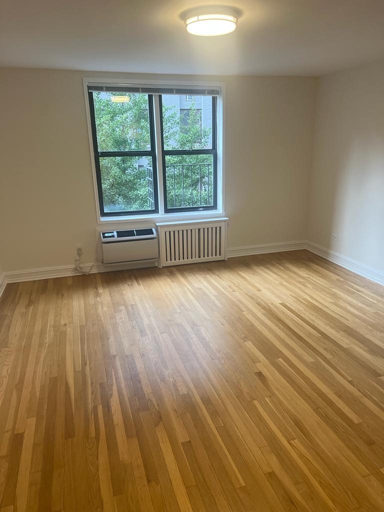 West 16th Street - Photo 3