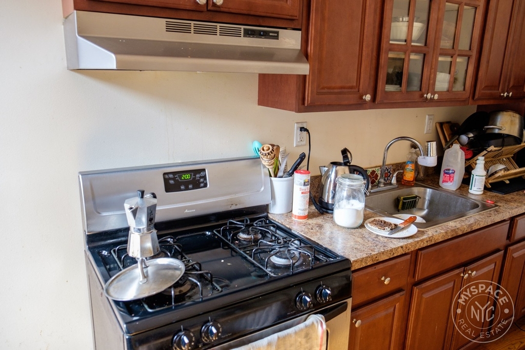 1497 Carroll Street - Photo 1
