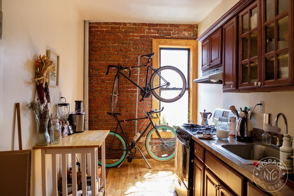 1497 Carroll Street - Photo 0
