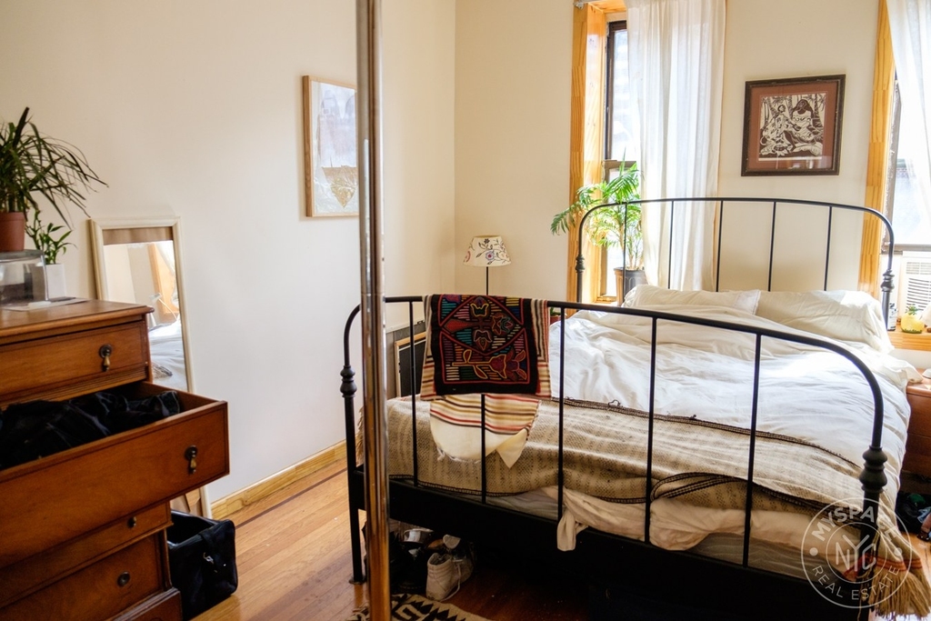 1497 Carroll Street - Photo 8