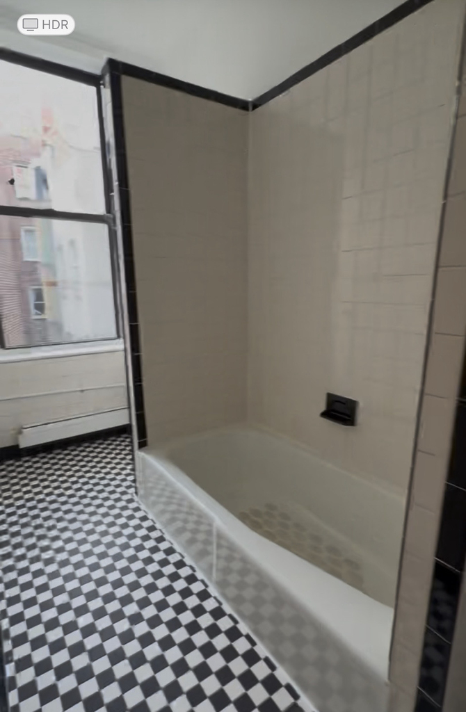 La Guardia Place - Photo 3