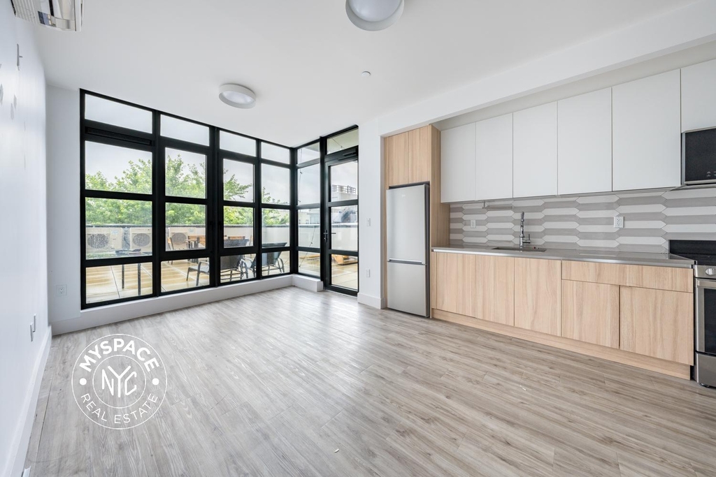 584 4th Avenue - Photo 0