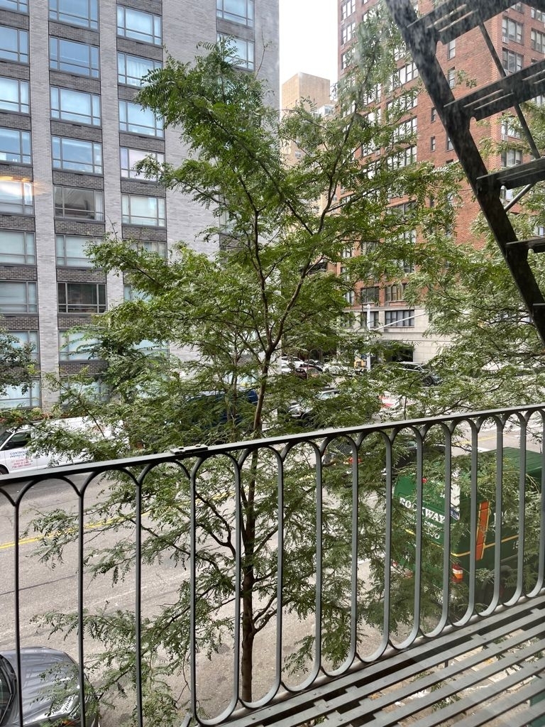 E 87th Street / York Avenue - Photo 3