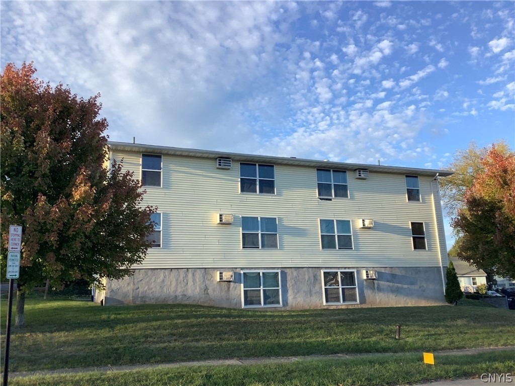 203 Luddington Street - Photo 0