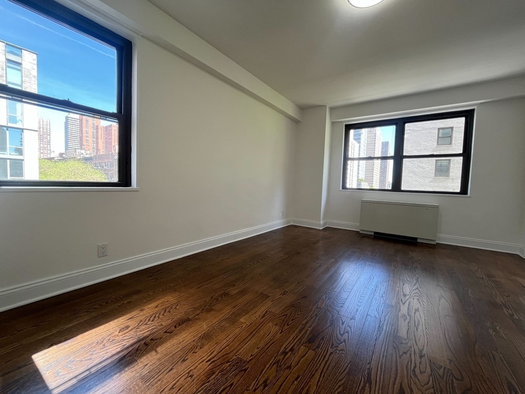 Convertible 3 Bedroom in Upper East Side - Photo 7