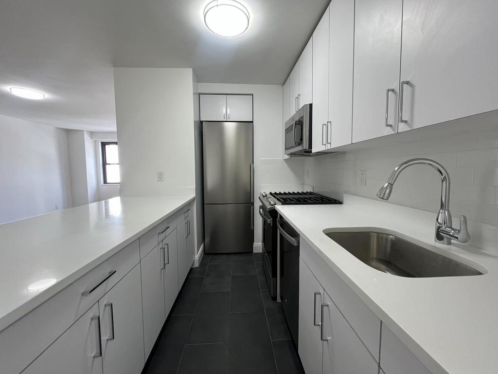 Convertible 3 Bedroom in Upper East Side - Photo 2