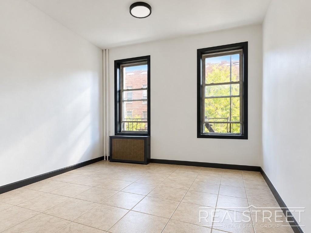 169 Irving Avenue - Photo 4