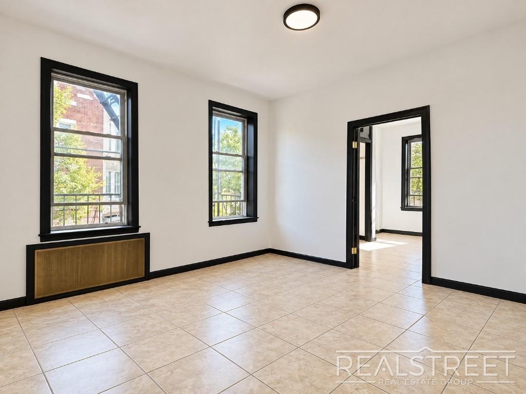 169 Irving Avenue - Photo 3