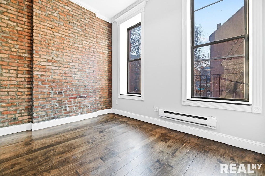 Mott Street - Photo 4