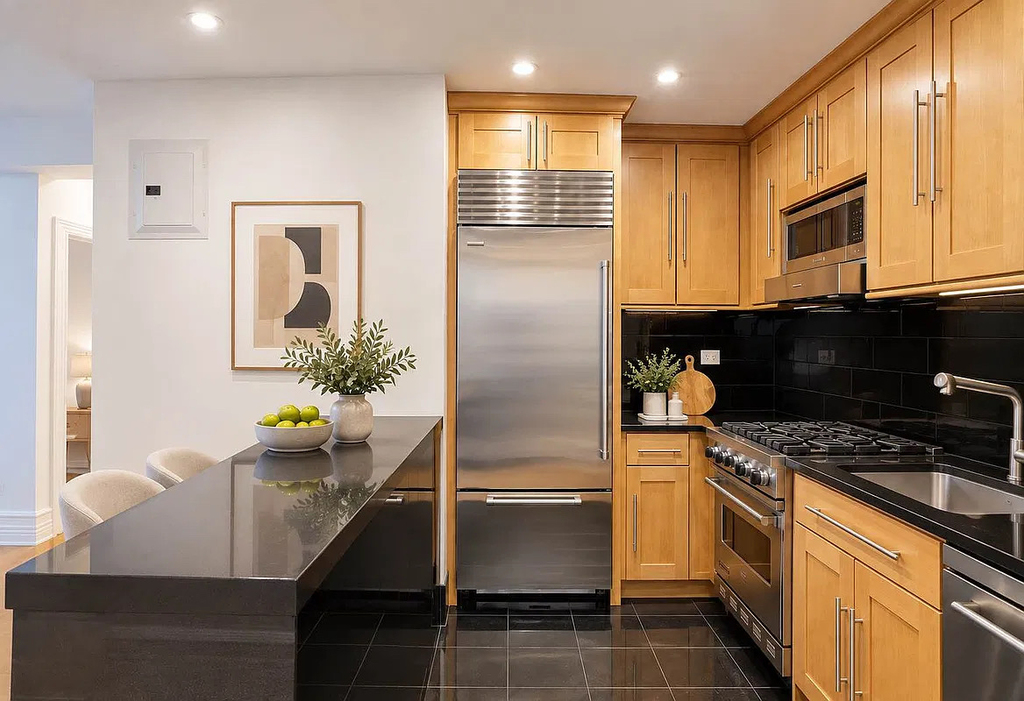151 West 16th Street - Photo 1