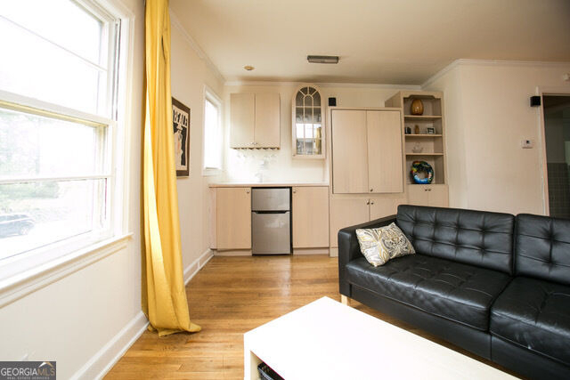 3323 Victoria Street - Photo 3