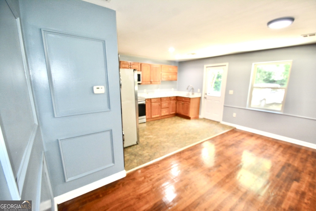 1385 Elizabeth Lane - Photo 3