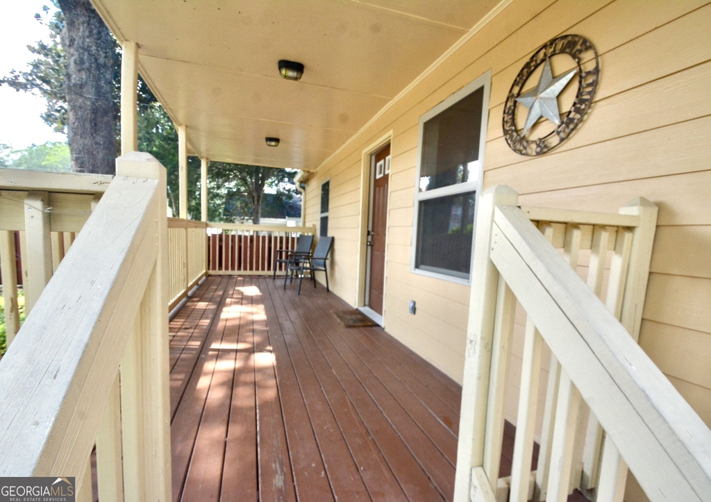 1385 Elizabeth Lane - Photo 2