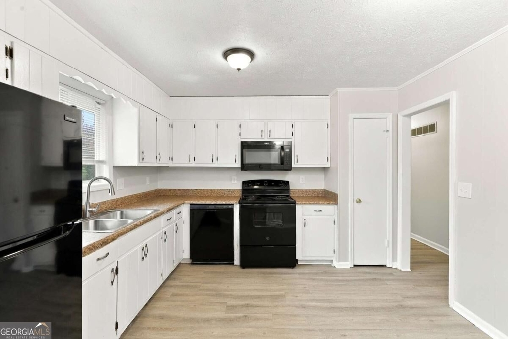 6450 Ashdale Drive - Photo 2