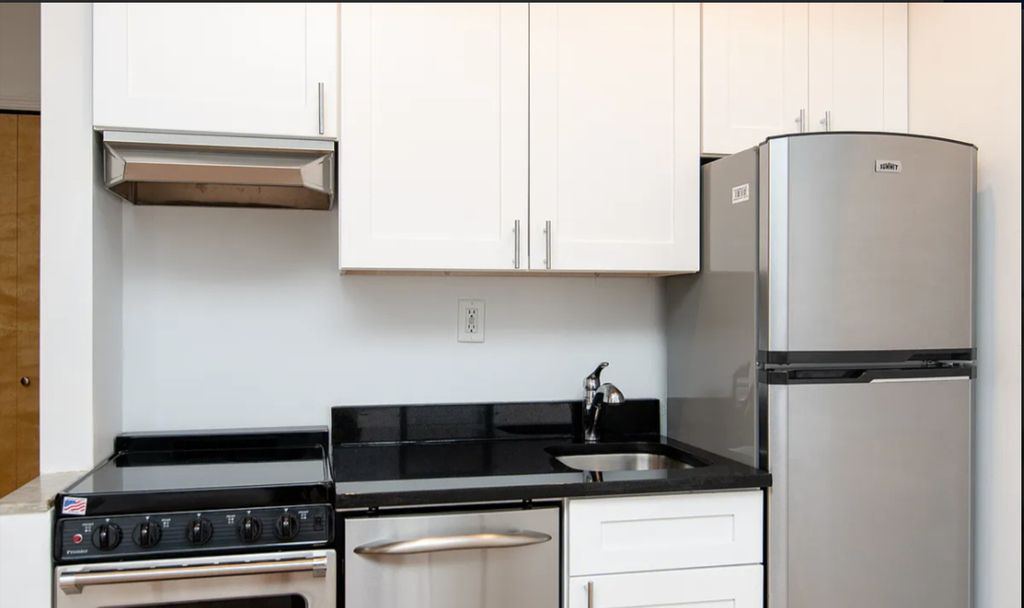 East 83rd Street & 3rd Avenue - Photo 5