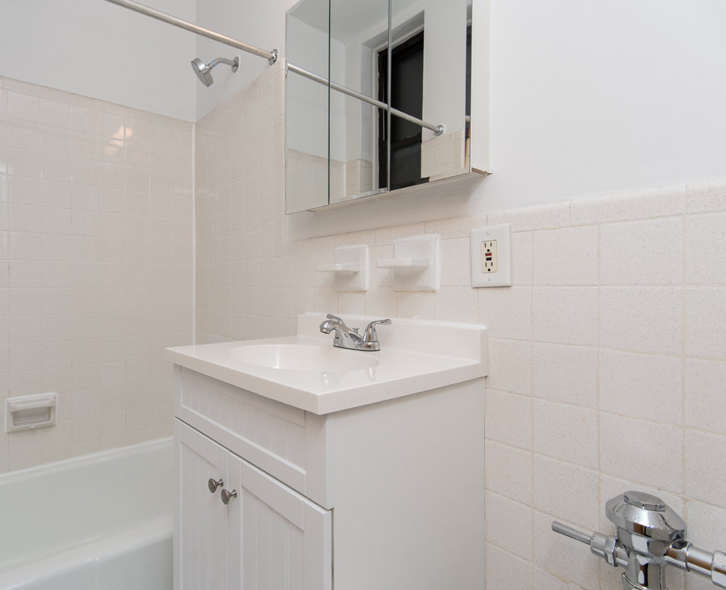 East 83rd Street & 3rd Avenue - Photo 4