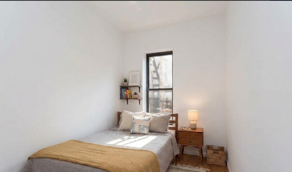 East 83rd Street & 3rd Avenue - Photo 2