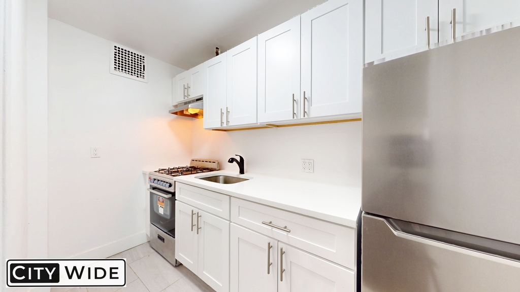 465 Lexington Avenue - Photo 3