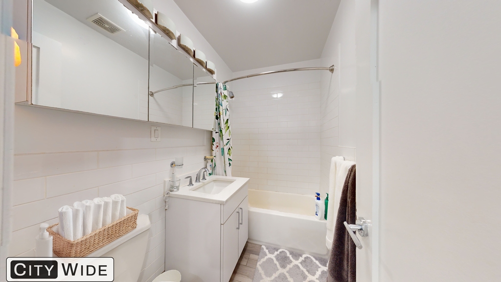 465 Lexington Avenue - Photo 2