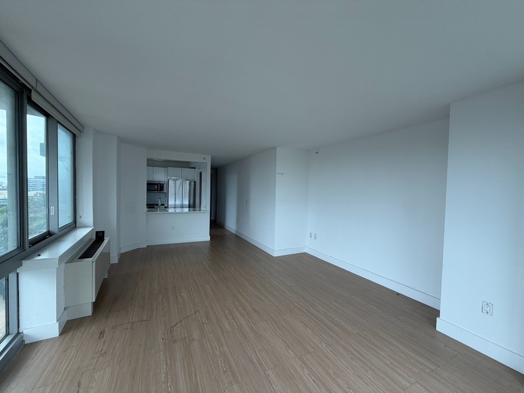 Center Boulevard - Photo 4