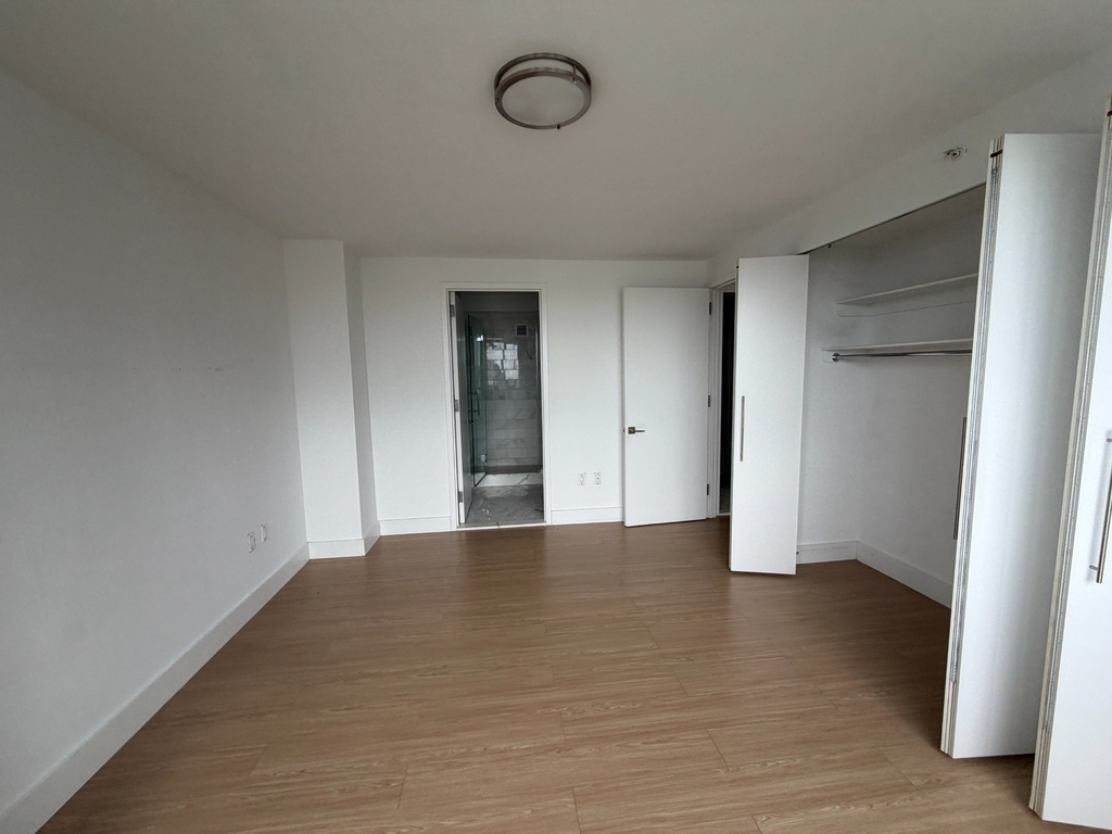 Center Boulevard - Photo 10