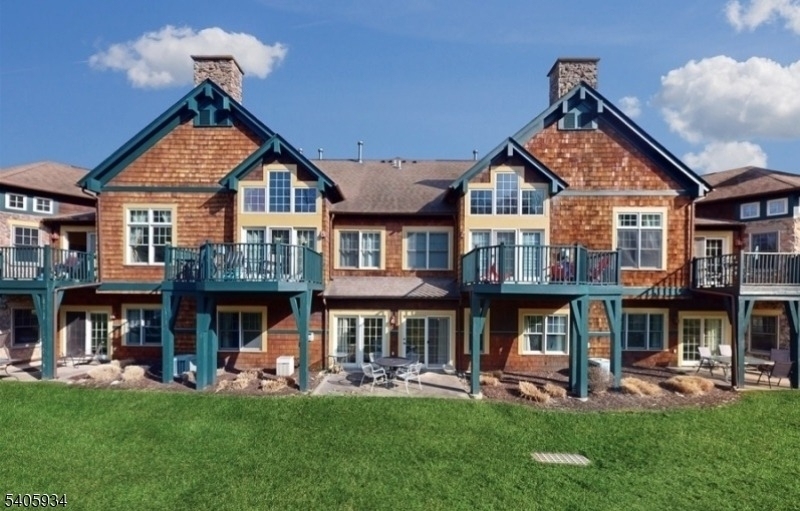 8 Maple Cres Unit 12 - Photo 1