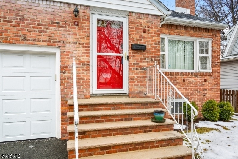 28 Florida St - Photo 2