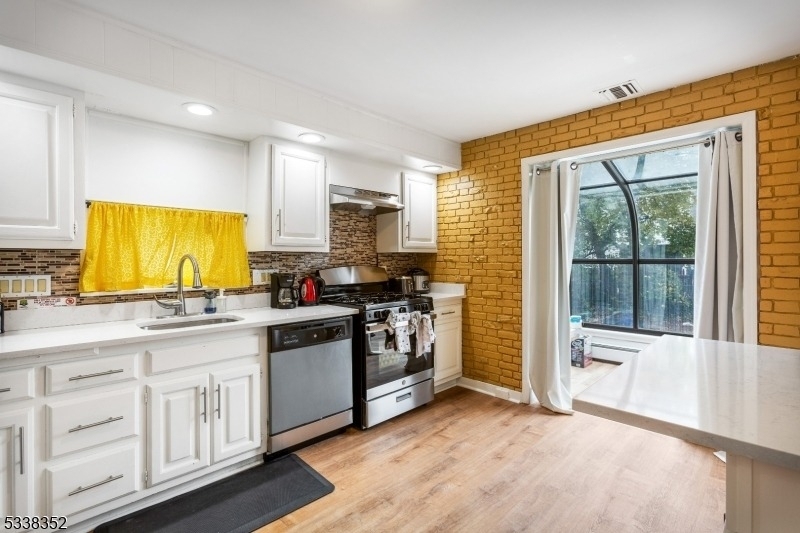 28 Florida St - Photo 9