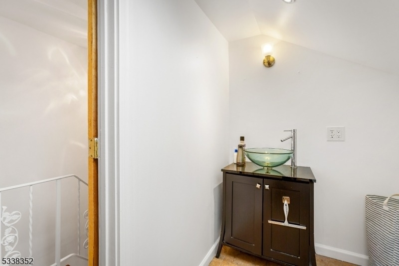 28 Florida St - Photo 19