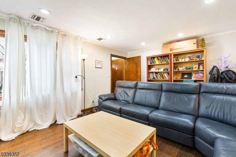 28 Florida St - Photo 4