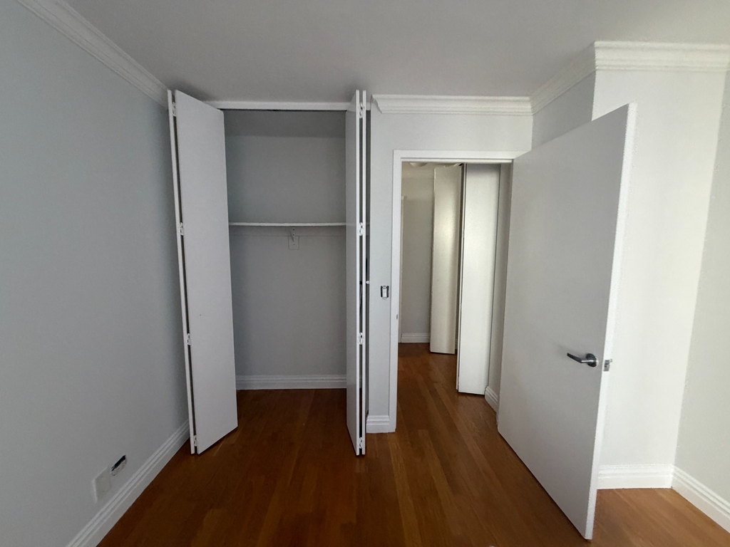 West 48th Street - Photo 13