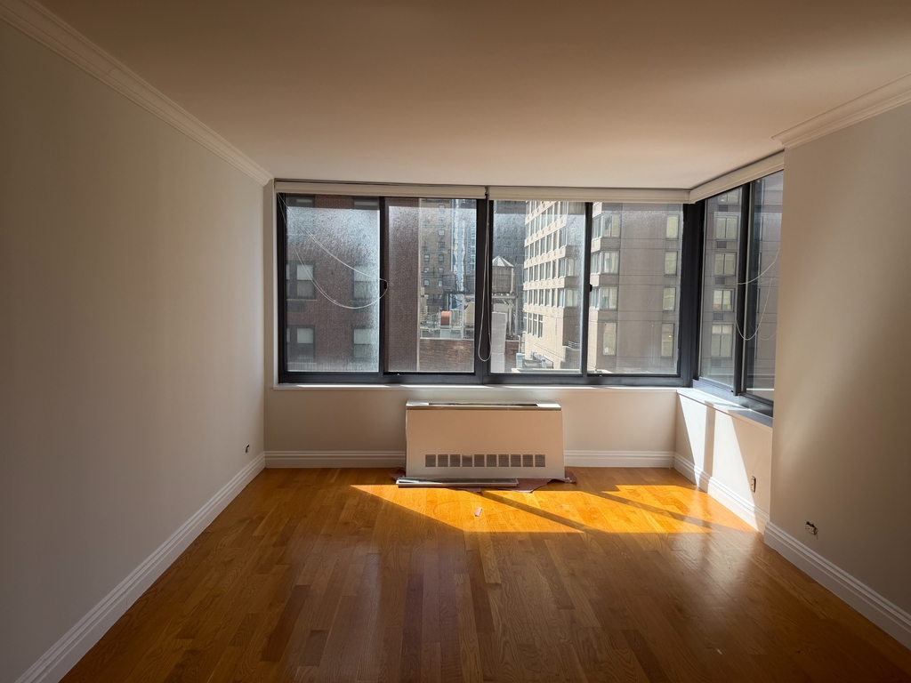 West 48th Street - Photo 10