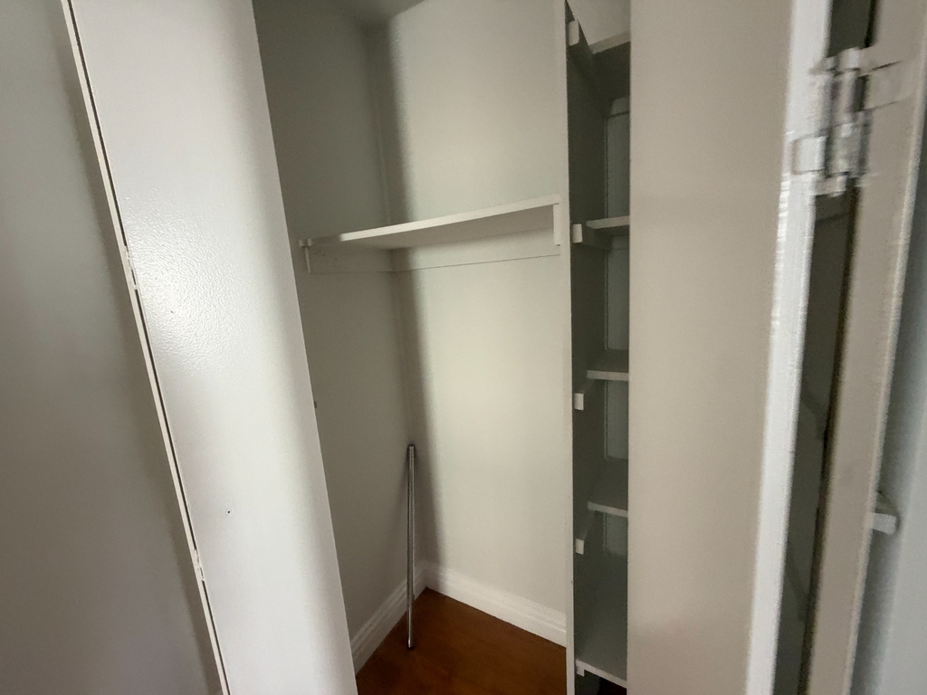 West 48th Street - Photo 12
