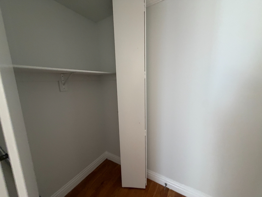 West 48th Street - Photo 11