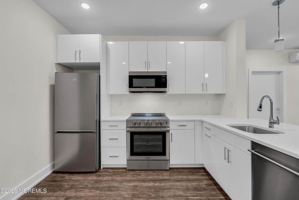 521 Lake Avenue - Photo 2