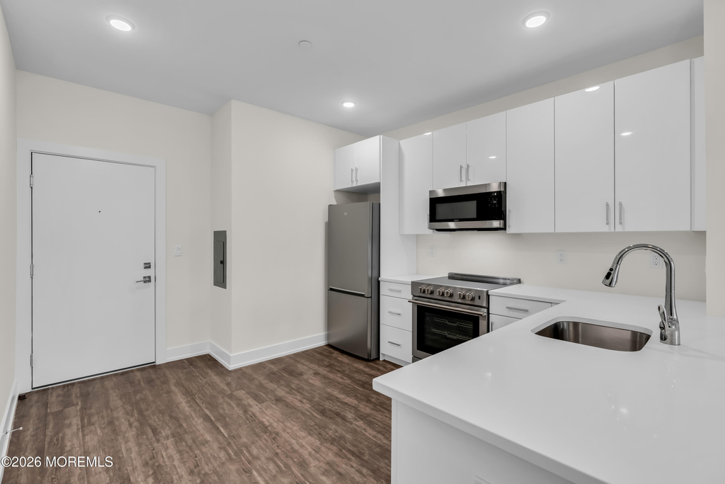 521 Lake Avenue - Photo 3