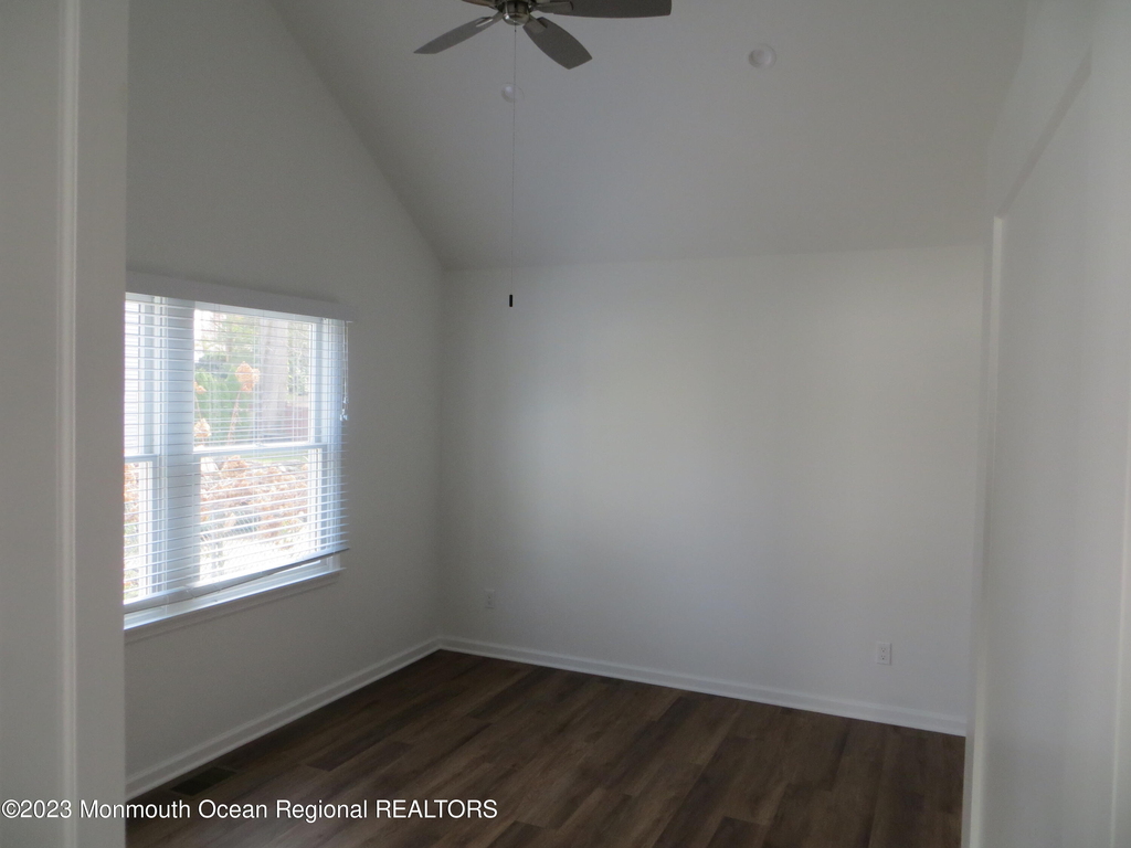 28 Trenton Avenue - Photo 5