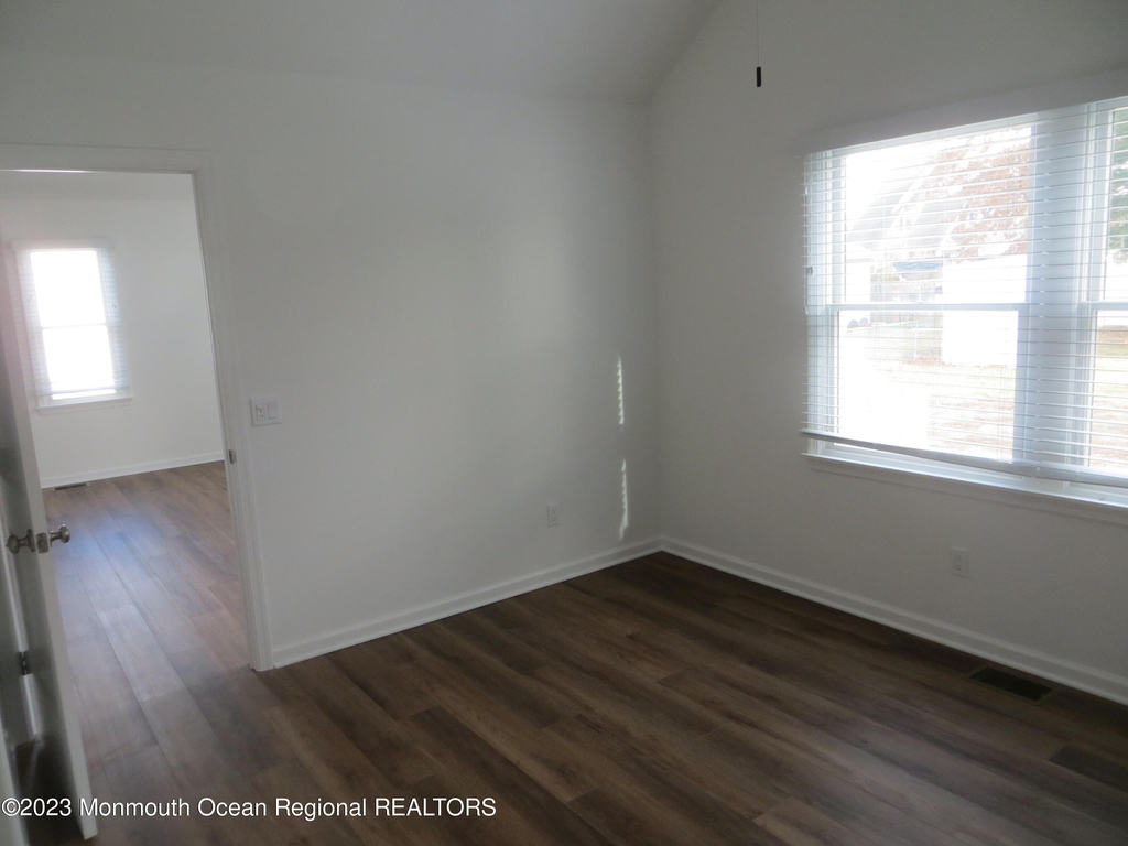 28 Trenton Avenue - Photo 6