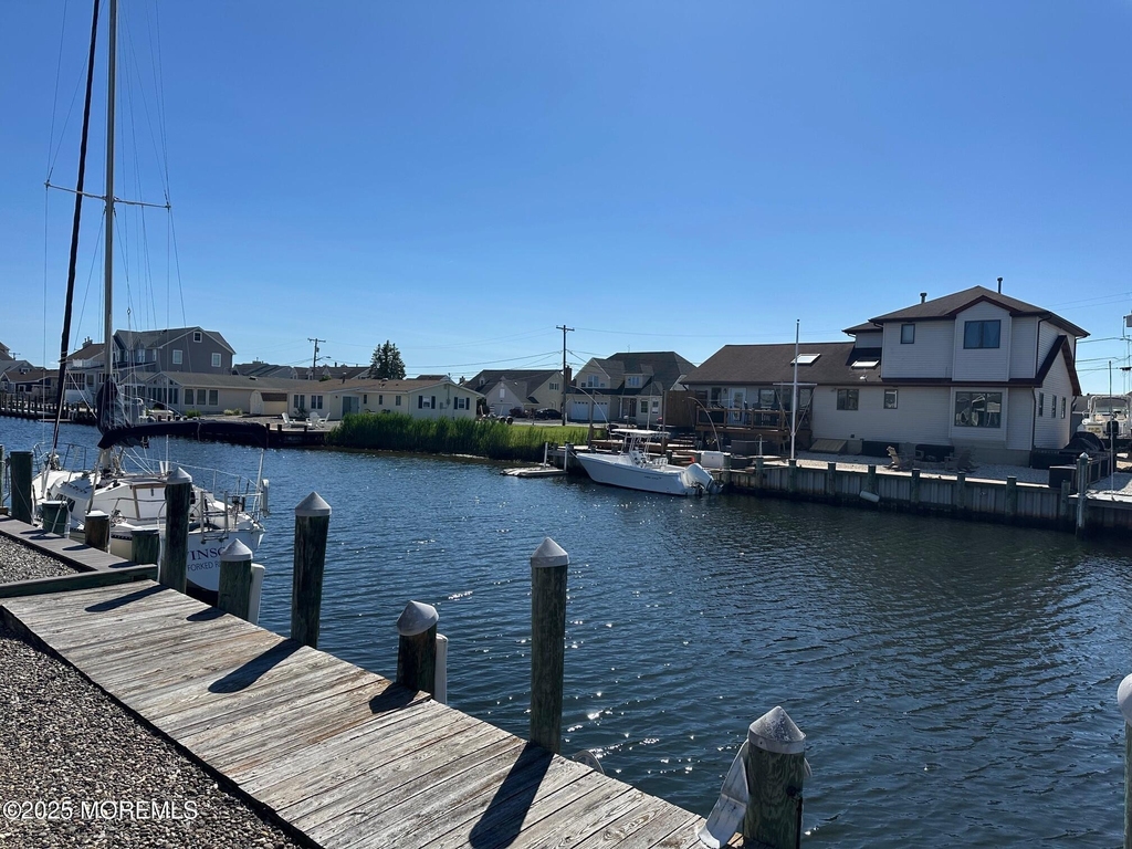 831 Anchor Drive - Photo 0