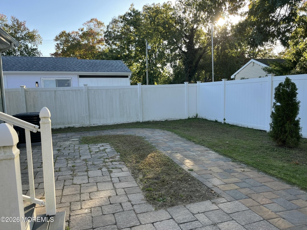 544 Pacific Avenue - Photo 16