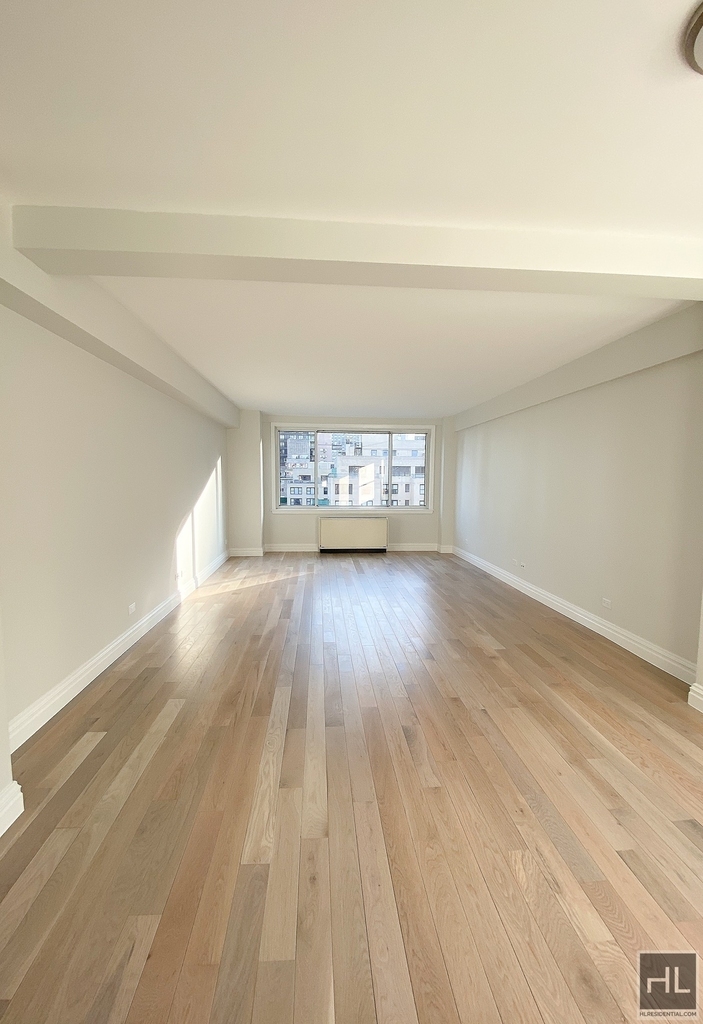 East 51st Street - Photo 3