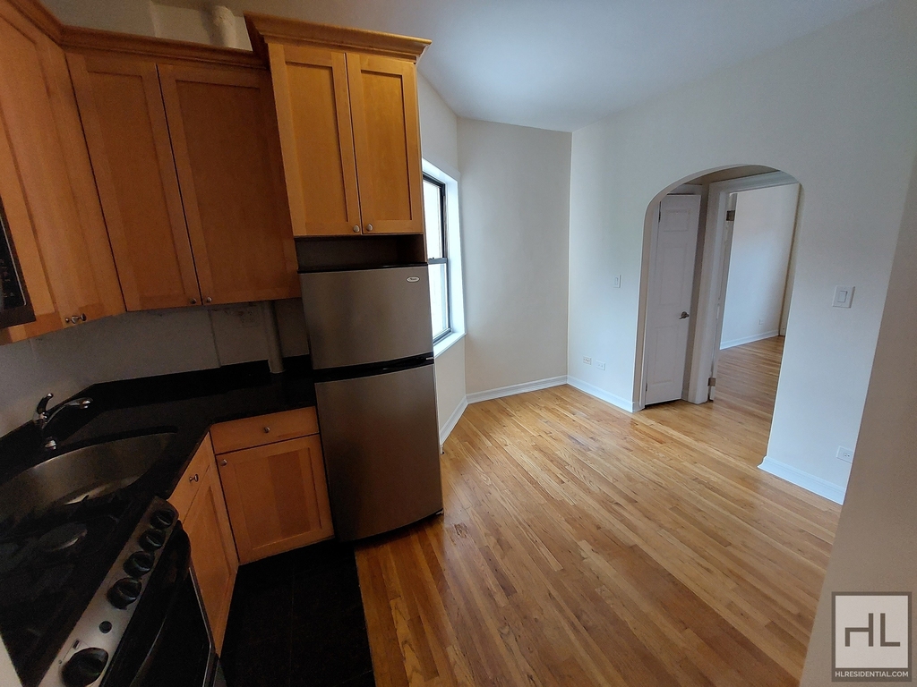 Grand Street - Photo 2