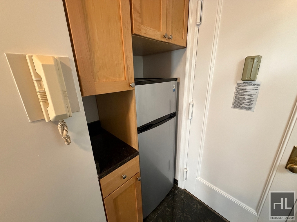 East 84th Street - Photo 4