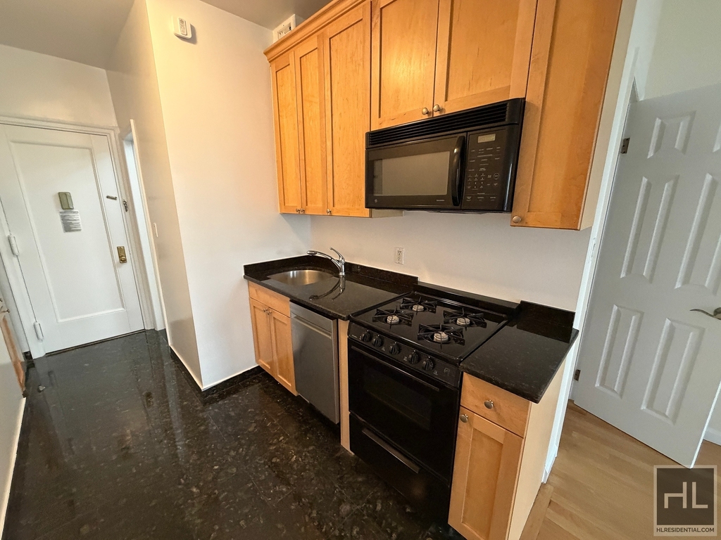 East 84th Street - Photo 3